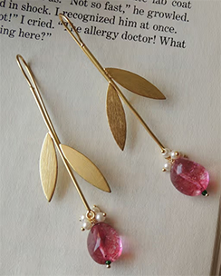 Johori Western U-Hook Leaf Earring - Pink
