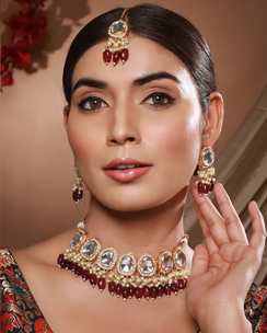  Gold-Plated Kundan Stone-Studded & Beaded Necklace & Earrings With Maangtikka
